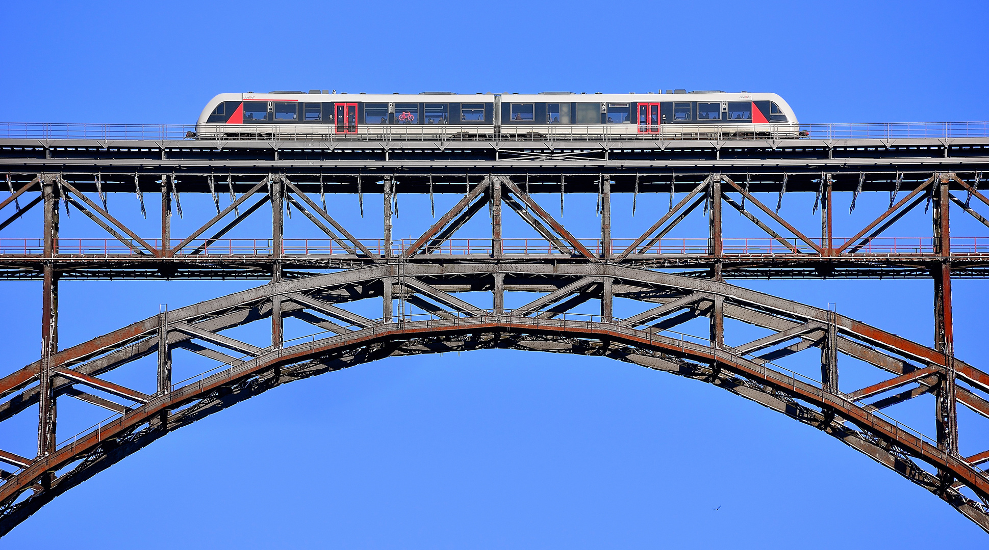 (23.1.21)--Abellio LINT 41 auf der Müngstener Brücke