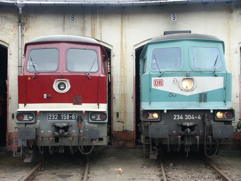 232 158 und 234 304 im Nossner Lokschuppen