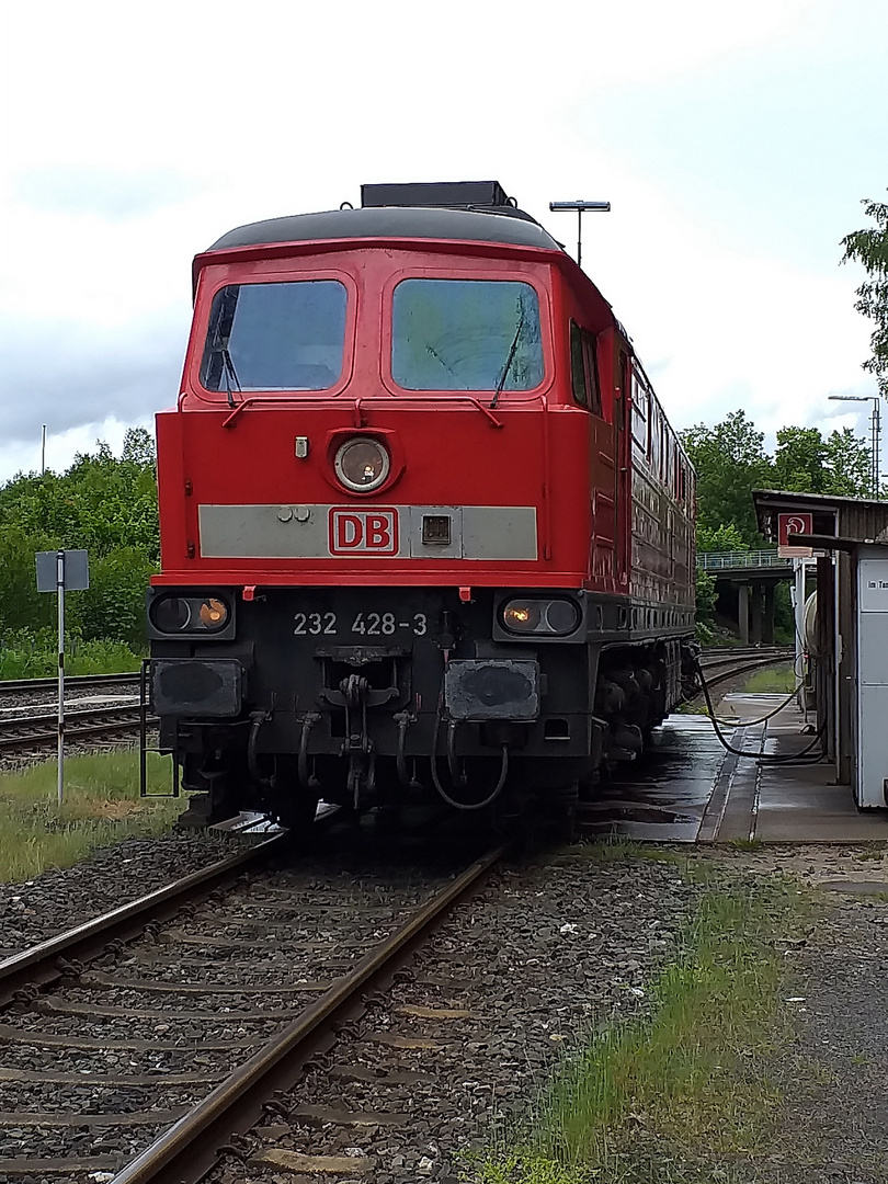 232 428-3  an der Tankstelle