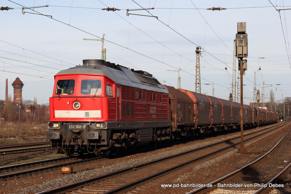 232 502-5 (Railion DB Logistics) mit einem Güterzug