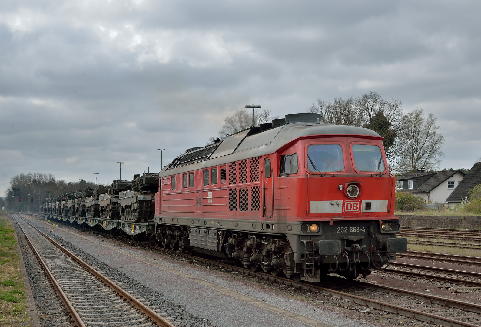 232 668-4 mit Panzerzug am 23.04.21 in Sennelager