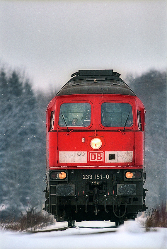 233 151-0 auf dem Weg vom Kraftwerk Zolling zum Bahnhof Langenbach