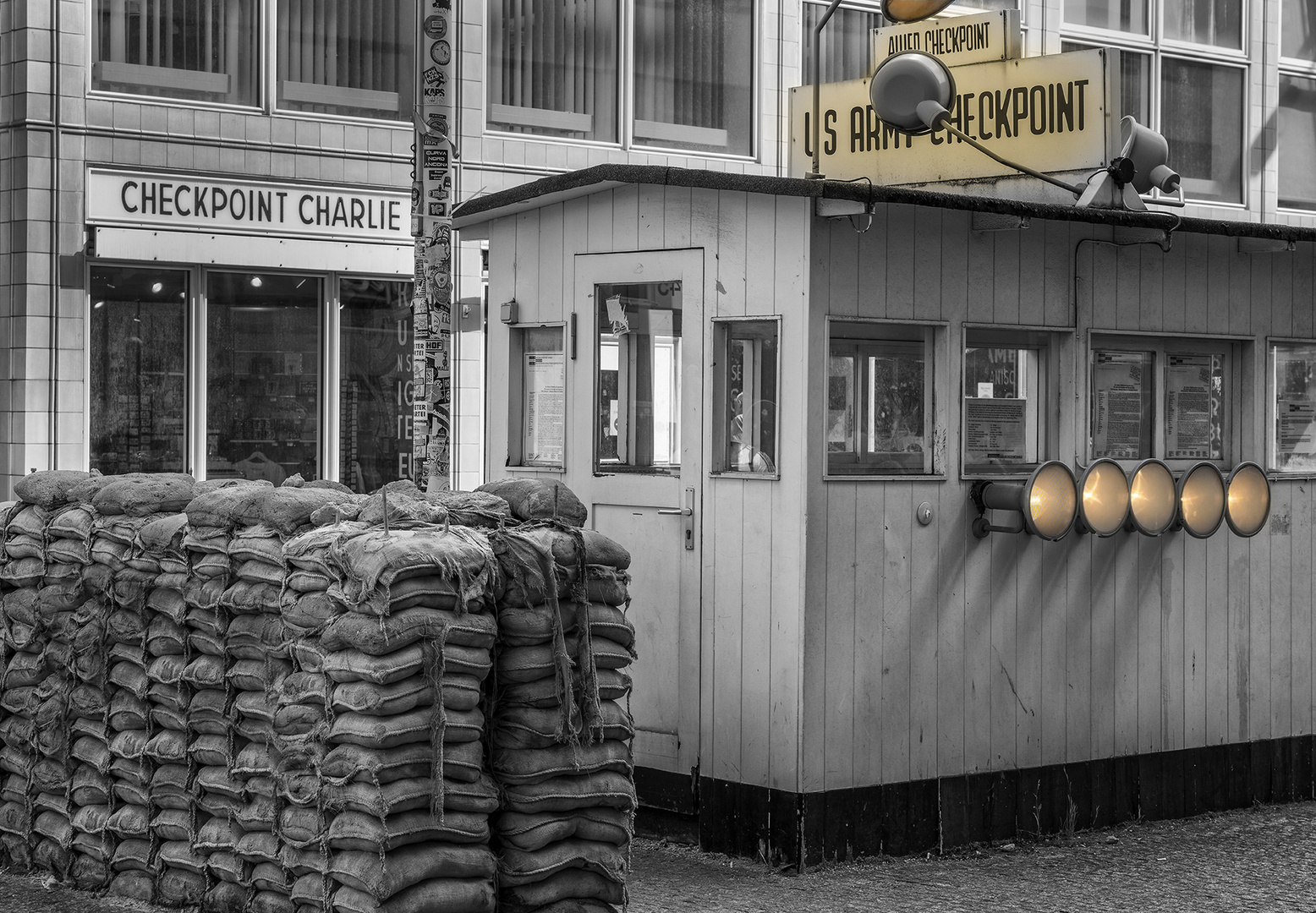 2361TZ Checkpoint Charlie Berlin SW