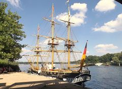 24 Tours du Pont in Potsdam - Maritime Gäste