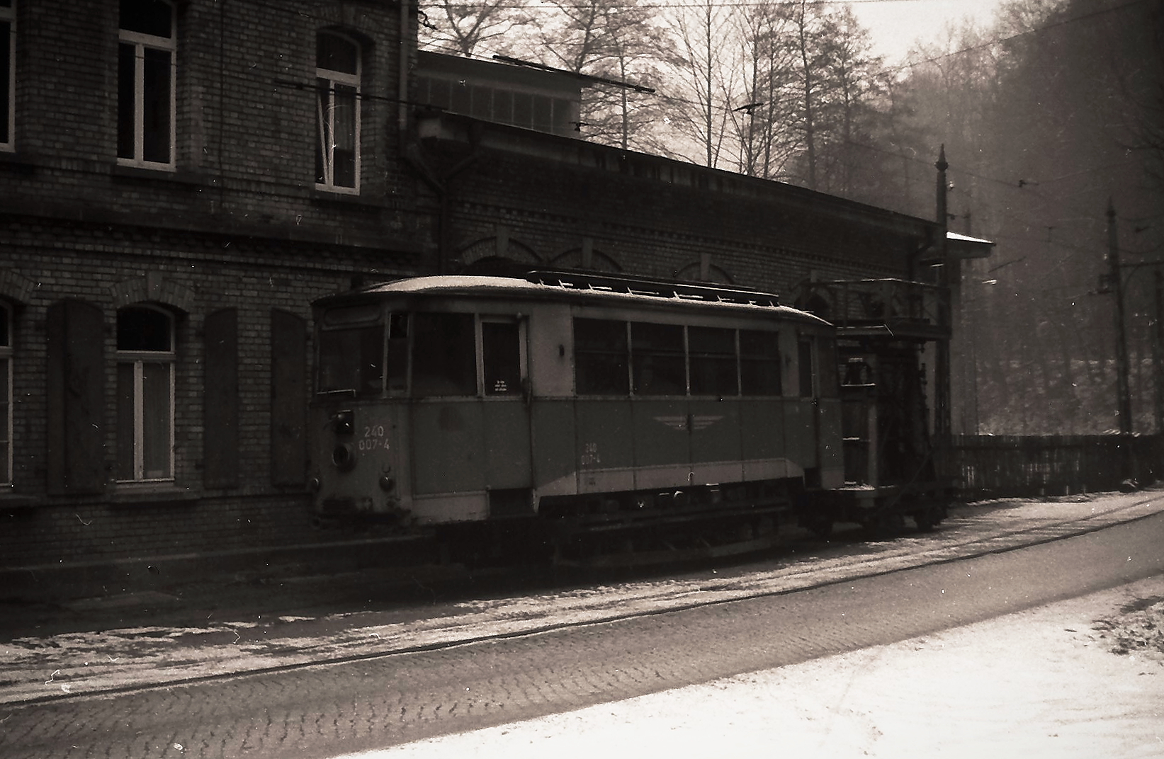 240 007- 4 der Dresdner Verkehrsbetriebe .