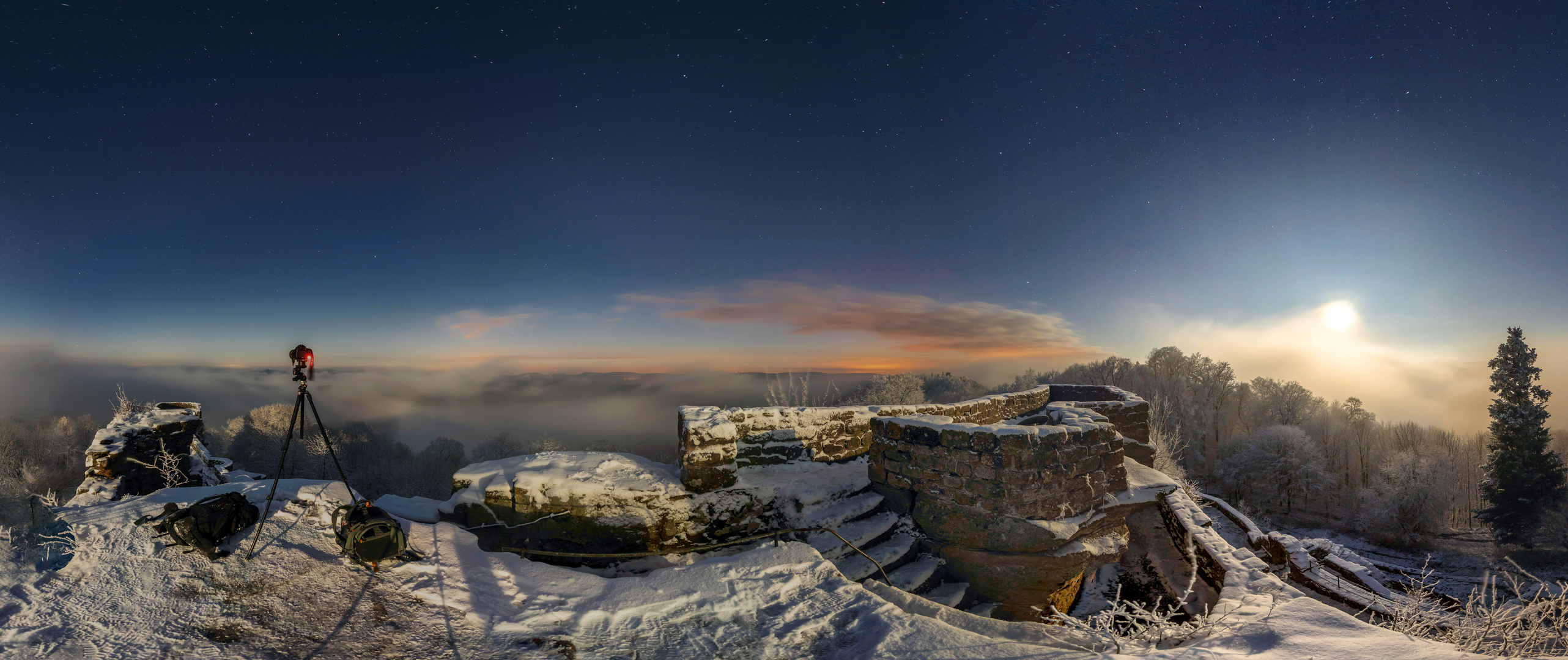 240° Wegelnburg bei Vollmond