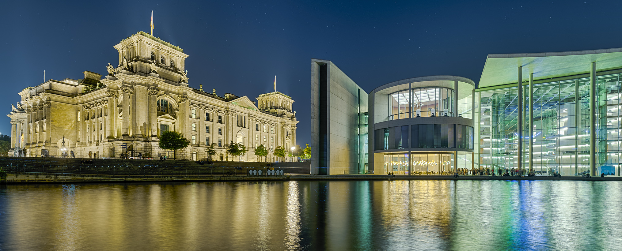 2404TZ-10TZ Berlin Reichtstag und Marie-Elisabeth-Lüders-Haus beleuchtet Panorama