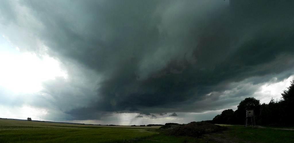 24.06.11 - Kaltluftgewitter mit Böenfront bei Lederhose