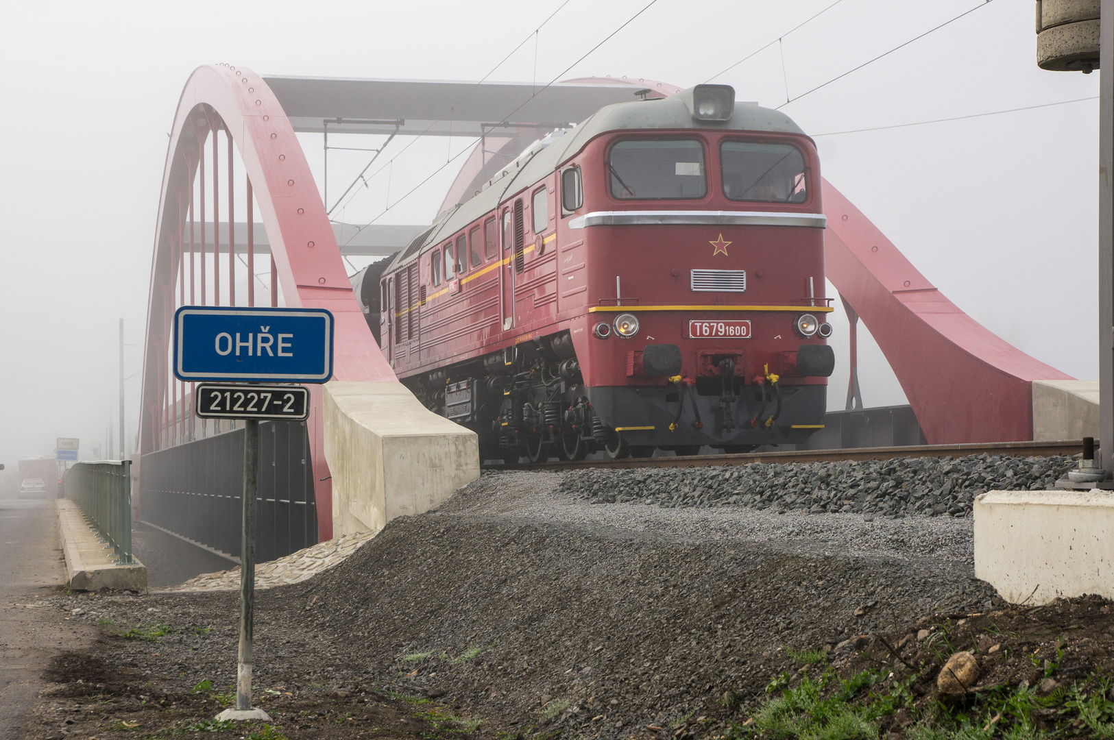24.09.16 T679 1600 mit Kohle auf neuer Ohrebrücke bei Trsnice zum narodni den zeleznice 