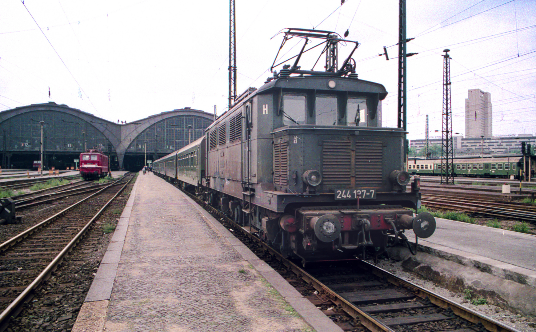 244 127-7 in Leipzig Hbf.