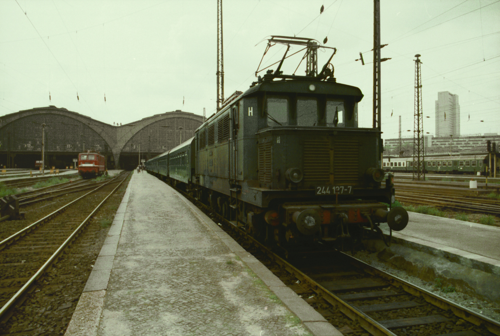 244 127-7 in Leipzig Hbf