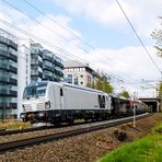 247 905 mit Lokzug