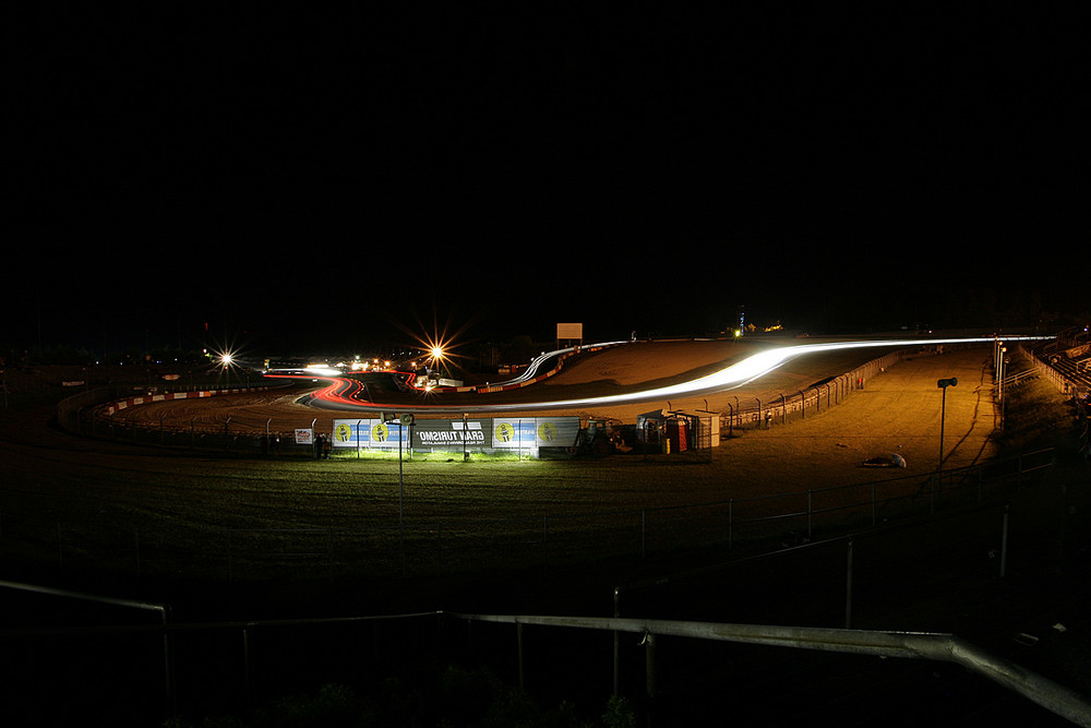 24h Rennen 2009 - Ford Kurve bei Nacht