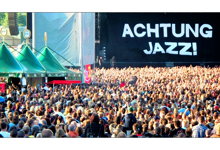 25. "ACHTUNG JAZZ!"