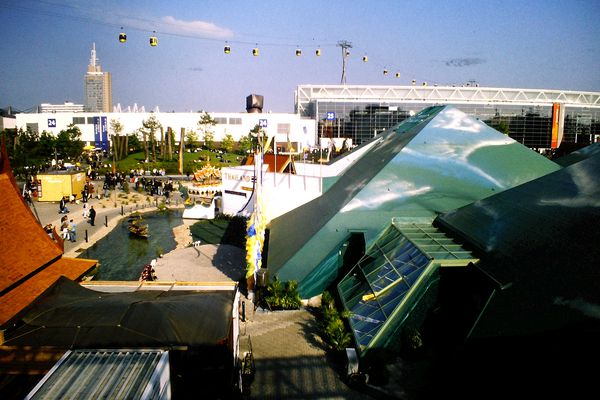 25 Jahre Expo 2000 - Asiatische Pavillons von Thailand und...