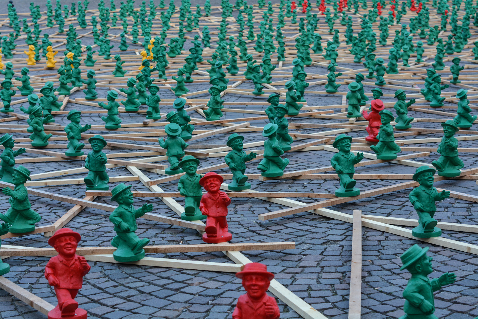 2500 Ampelmännchen auf dem Römerberg in Frankfurt 2015