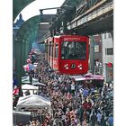 250,000ende trödeln jeweils am letzten Sonntag im September dieses Jahres unter der Schwebebahn 01