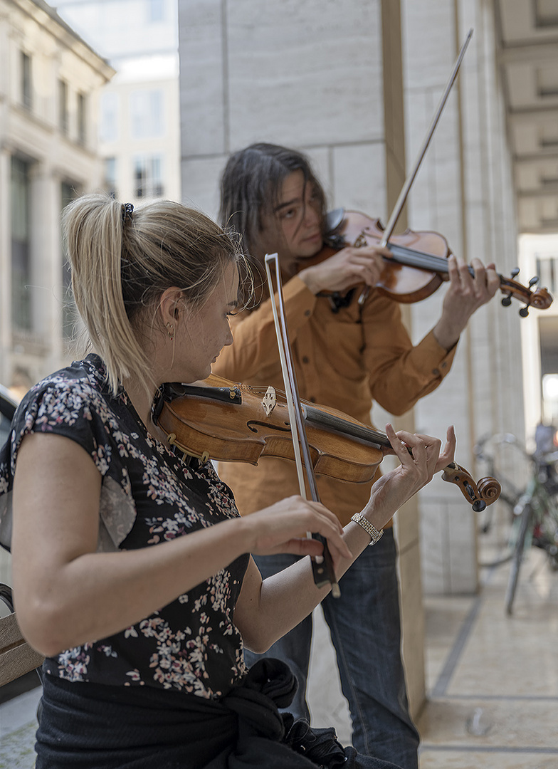 2504TZ Strassenmusiker Berlin Geigenspieler