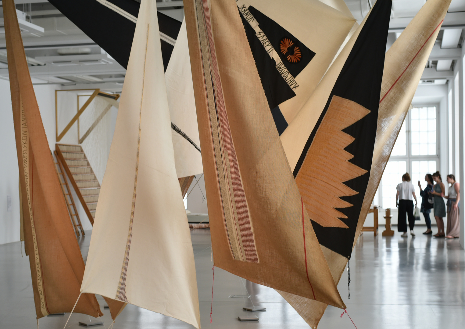 26/100 (D14) documenta:  Bia Dvous "Sails" 