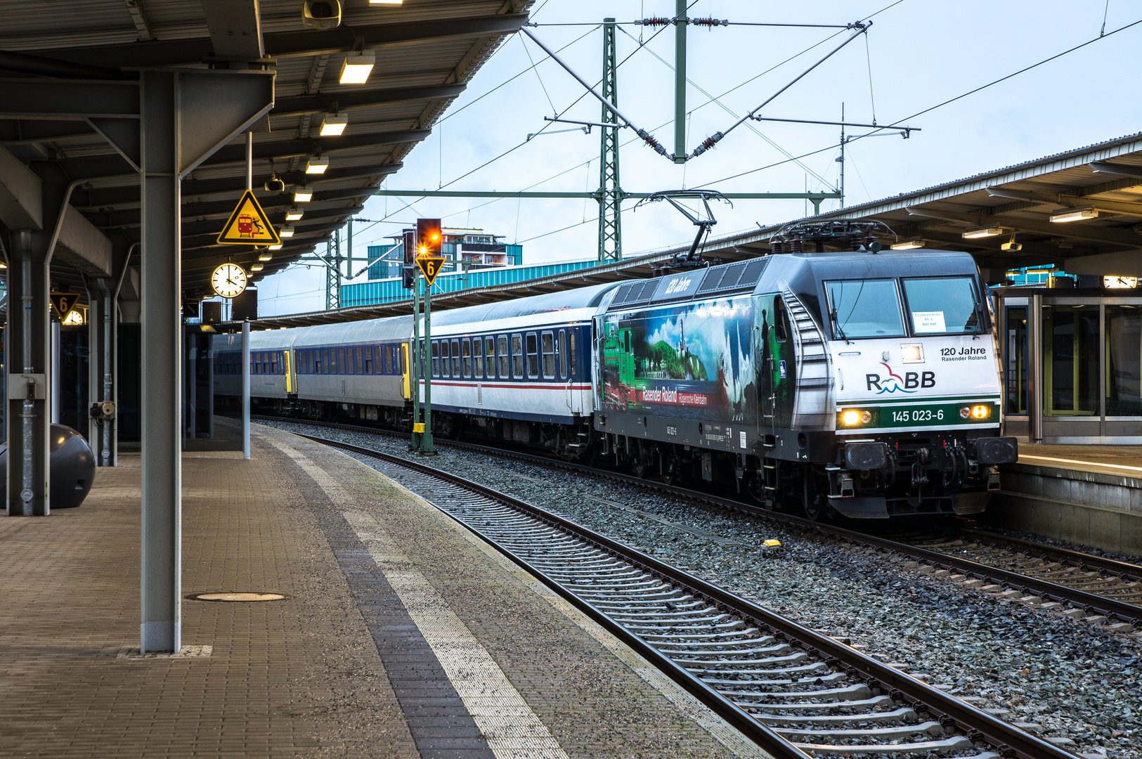 26.12.16 145 023 im RE Ersatzverkehr in Plauen ob. Bf. 