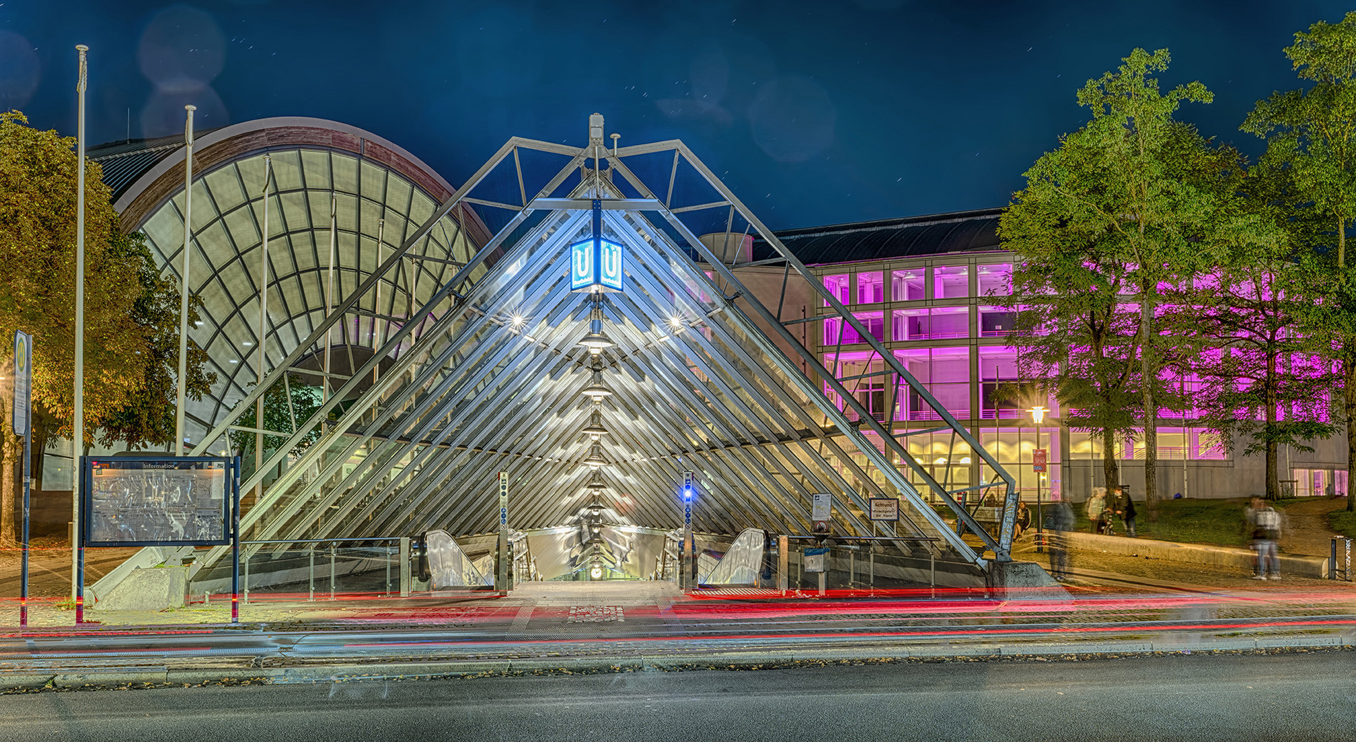 2639TZ-41TZ Stadthalle Bielefeld mit U - Bahn Station beleuchtet