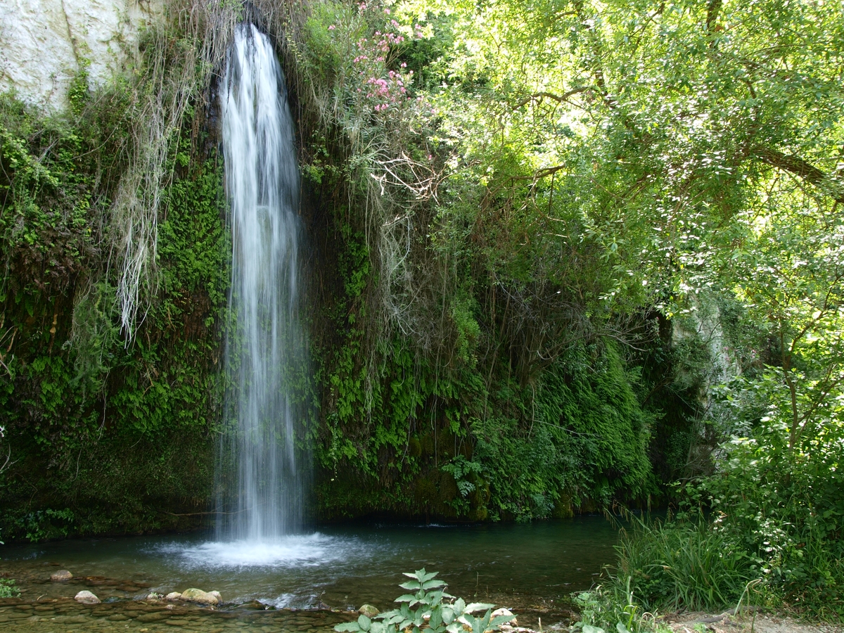 26.5. Ein Wasserfall in der Schlucht des Anapo