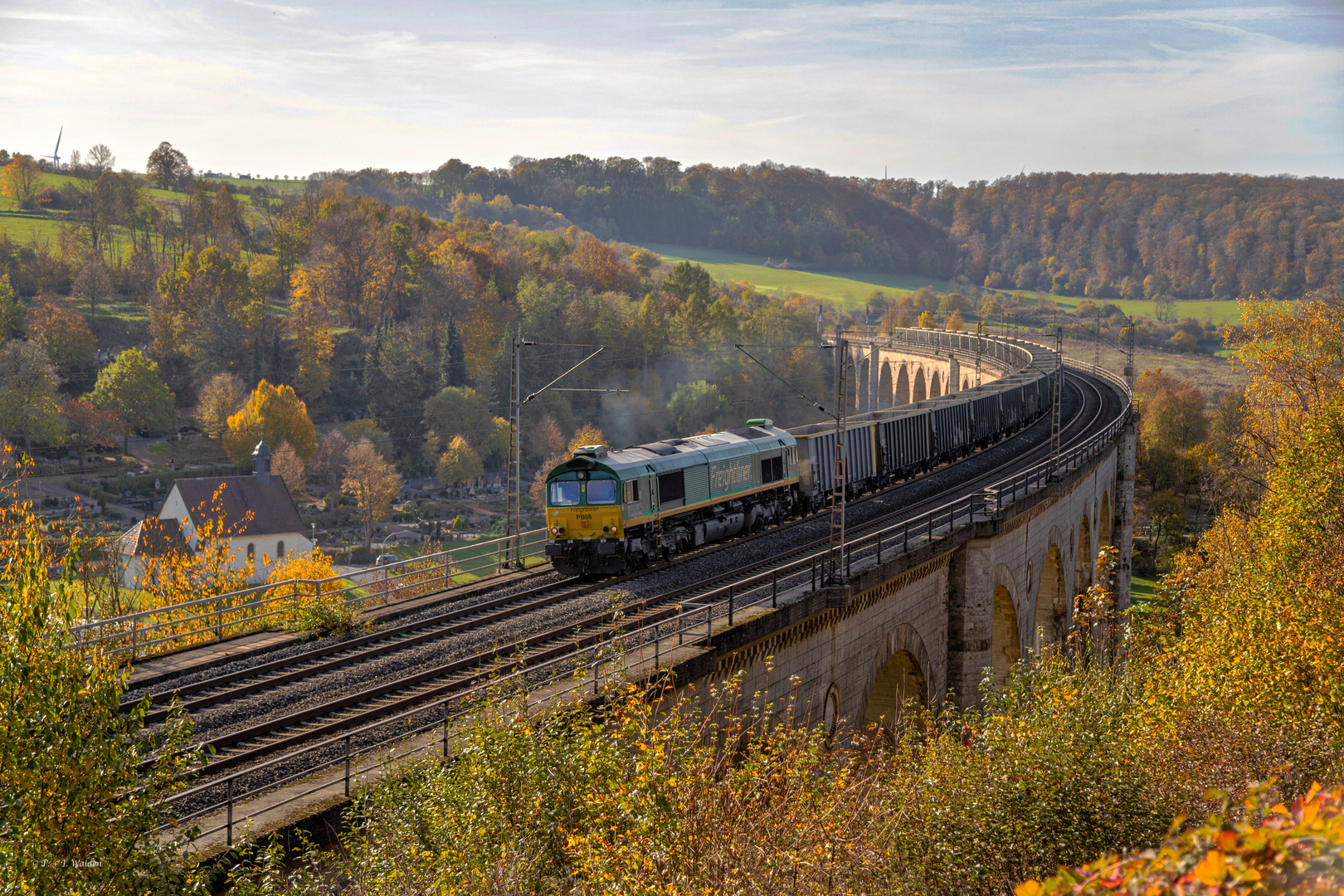 266 002 auf dem großen Viadukt