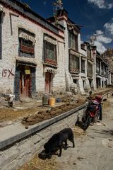 268 - Gyantse (Tibet) - A street in Gyantse Old Town