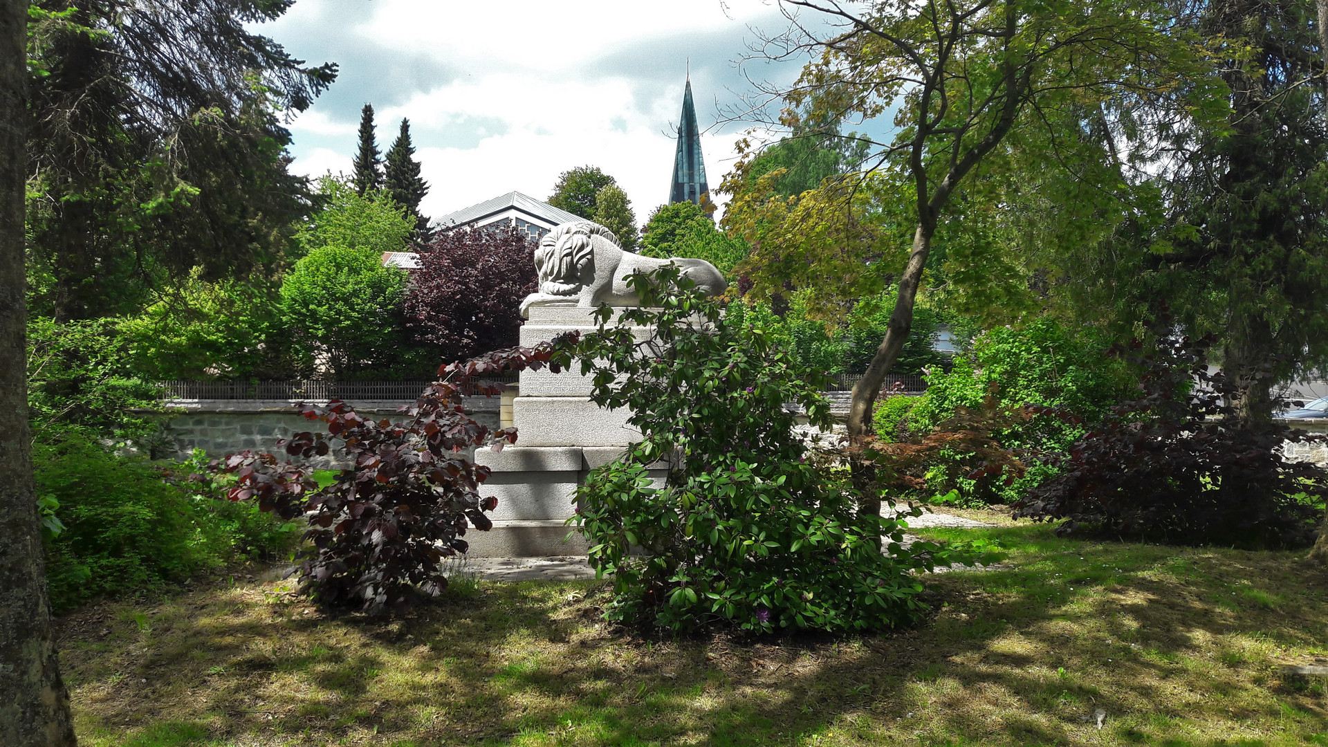 27.05.2020 Gefrees Stadtpark mit Denkmal unterhalb der Kirche