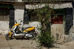 271 - Gyantse (Tibet) - A street in Gyantse Old Town