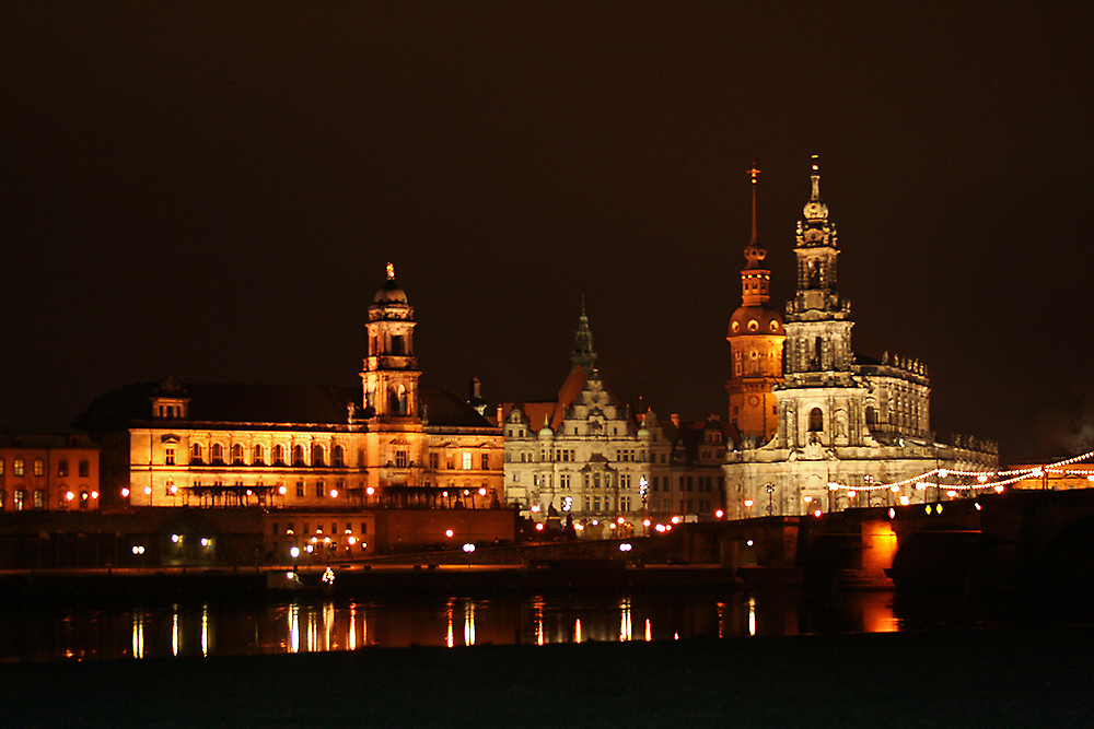 27.12. 08 an der ELBE bei Nacht