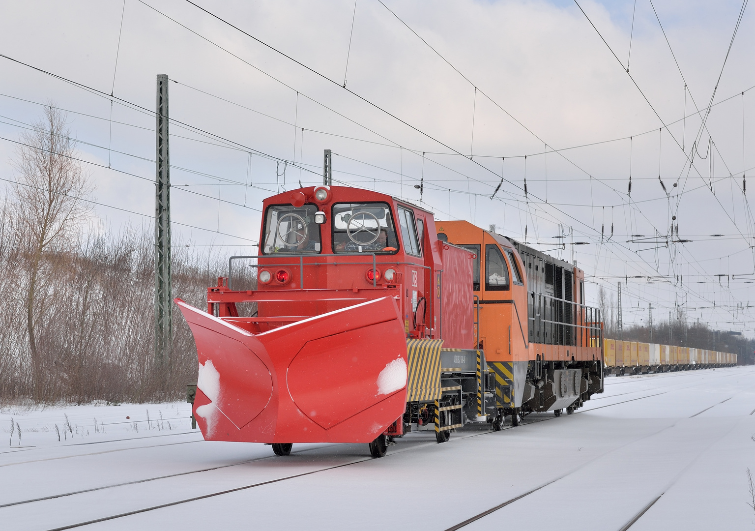 273 018-2 --KSW Lok 43-- mit Schneepflug 40 80 947 5 181-0 am 09.02.21 in Bönen