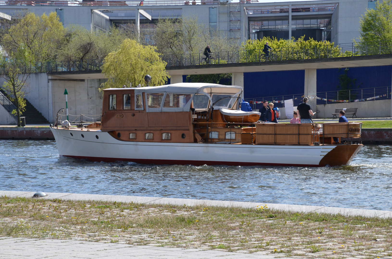 273)  Der nächste Frühling kommt bestimmt.