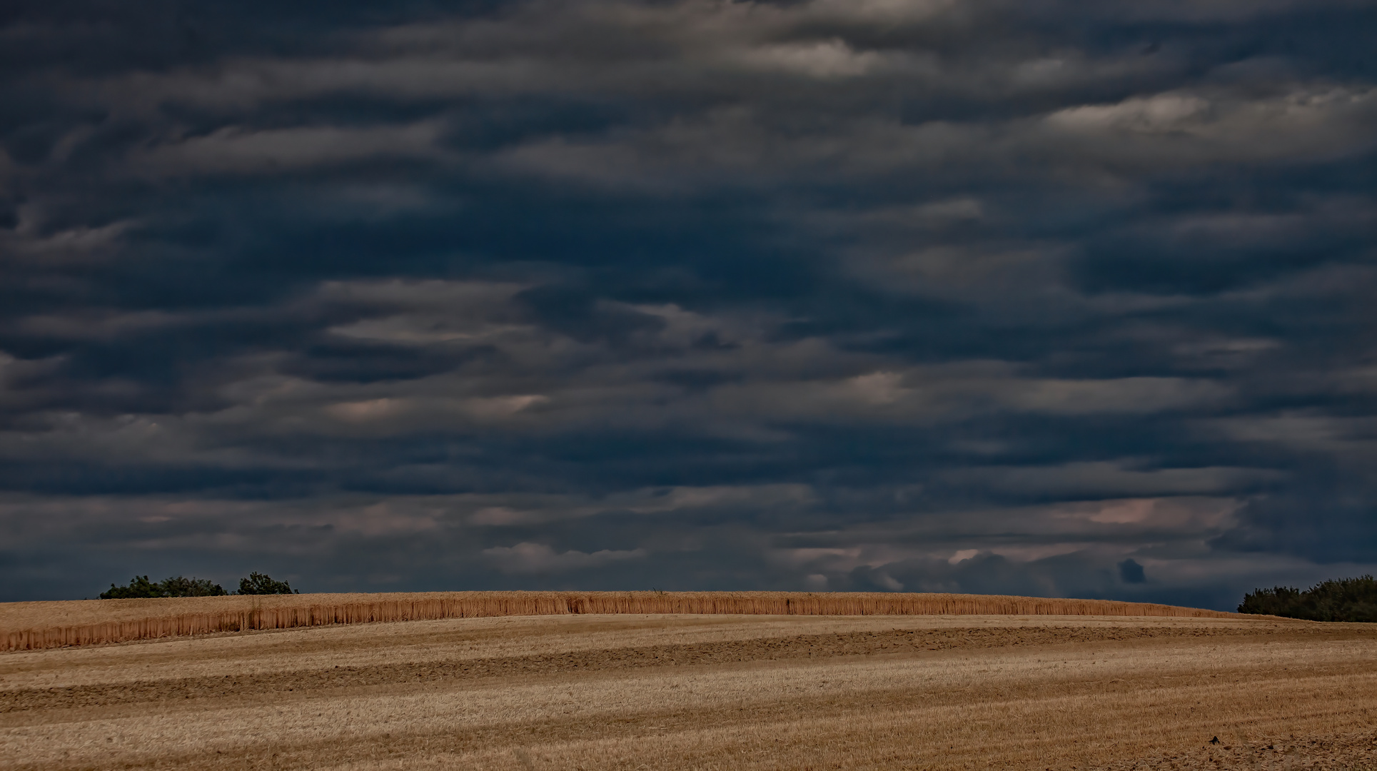 27/52  Viele dunkle Wolken