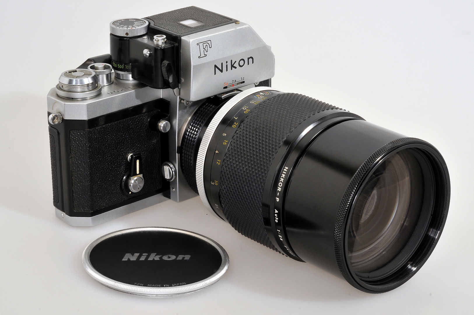 2.8 180mm and Nikon F FTN are 40 years old ........