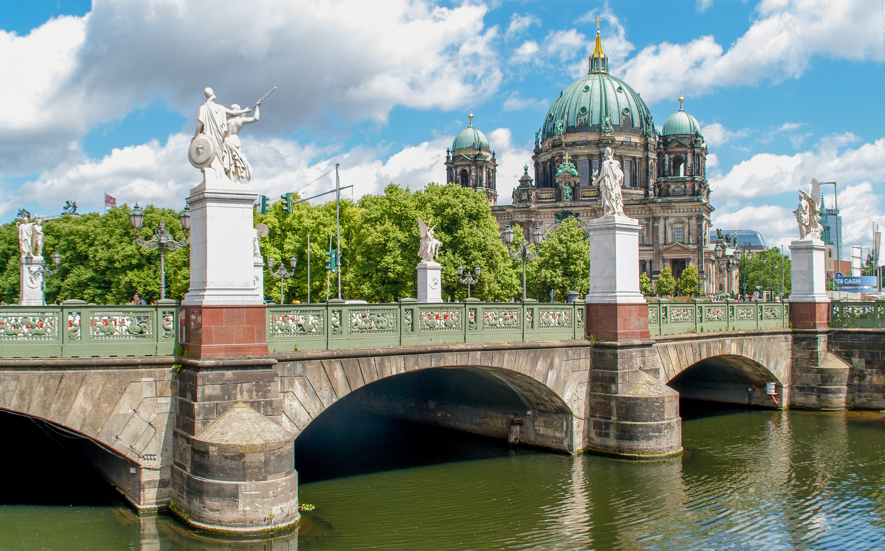 28 Berliner Dom vom Spreeufer gesehen