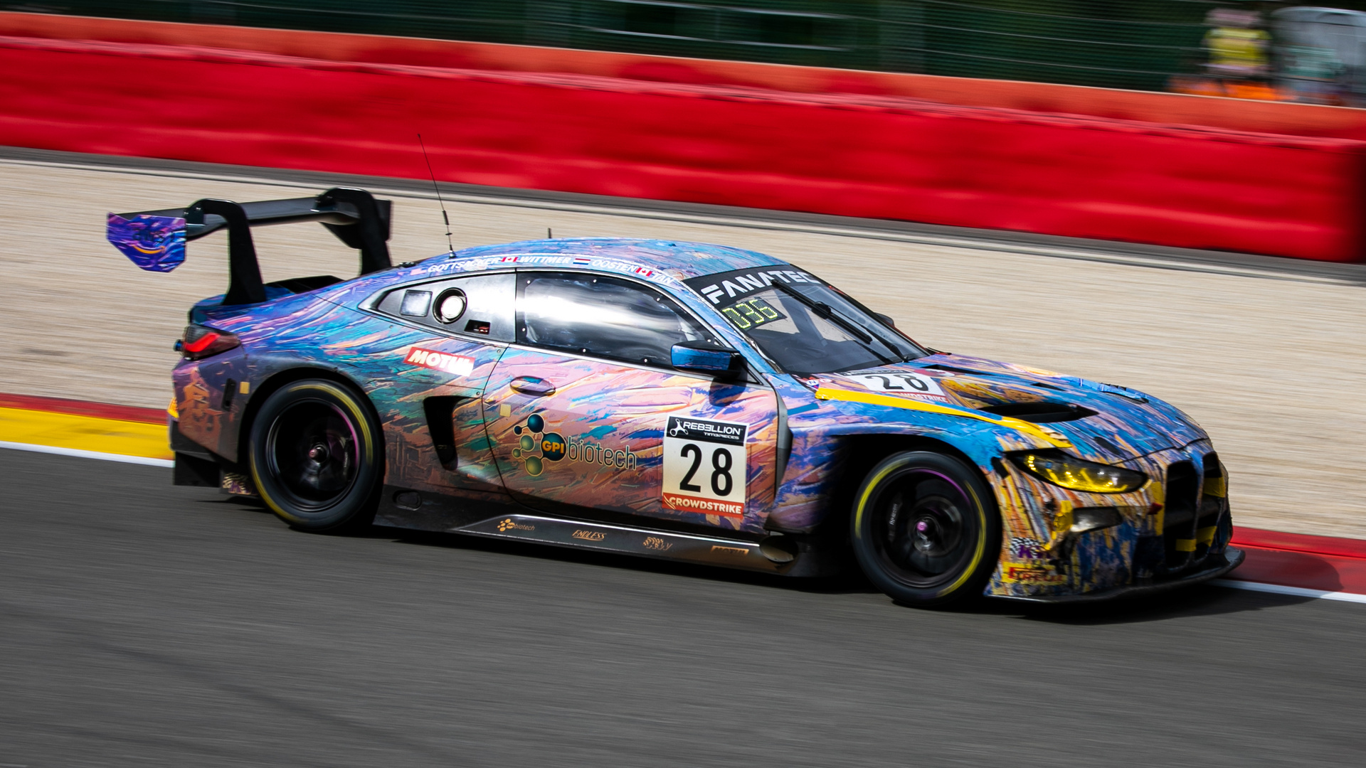 #28 BMW M4 GT3 by Samantha Tan Racing Foto & Bild | sport, mitzieher, bmw Bilder auf fotocommunity