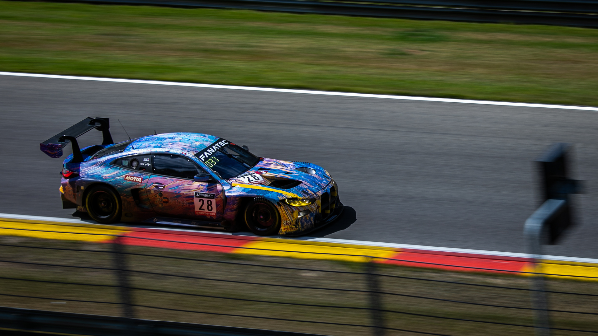 #28 BMW M4 GT3 by Samantha Tan Racing Foto & Bild | sport, mitzieher, bmw Bilder auf fotocommunity