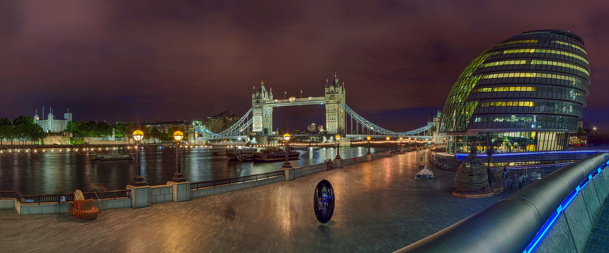 2813C-18C24C-31C London Tower Towerbridge  Cityhall beleuchtet  Panorama