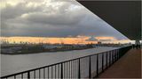 Hafen-Skyline mit Sonnenuntergang by hilmar sundermann