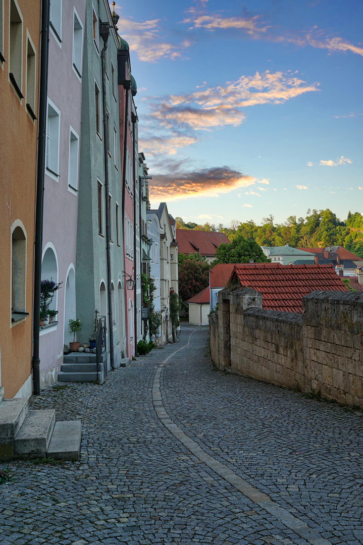 29. Abendstimmung in der Gasse