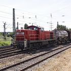 294 725-7 DB mit einem gem. Güterzug