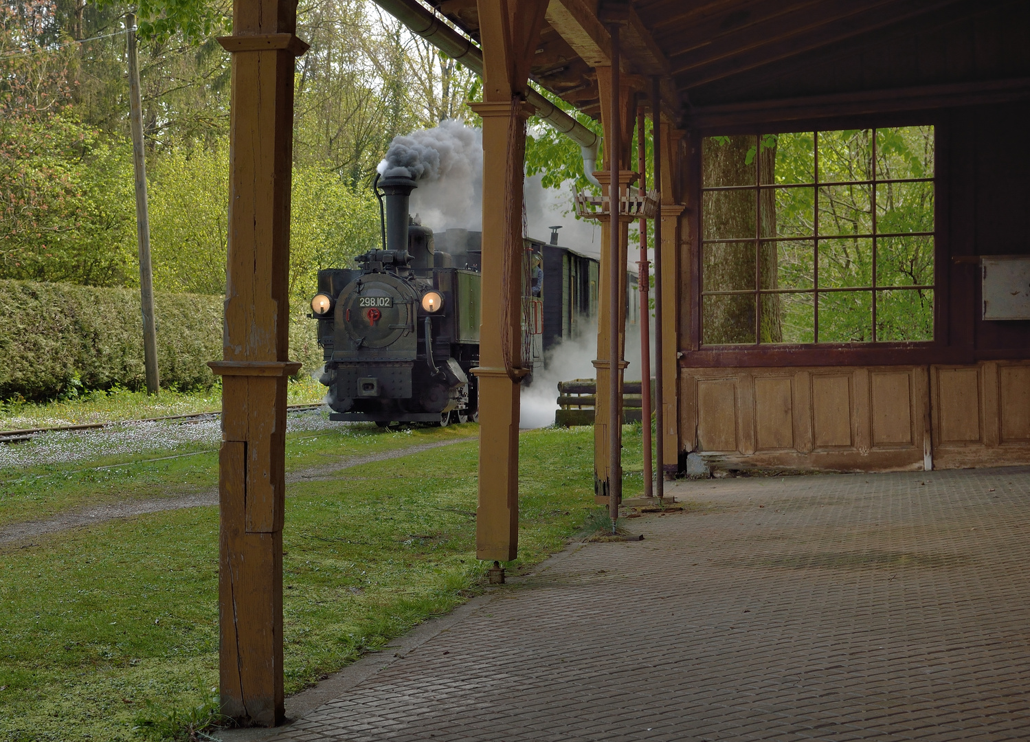 298 102 am 29.04.17 Einfahrt in den Bahnhof Pergern