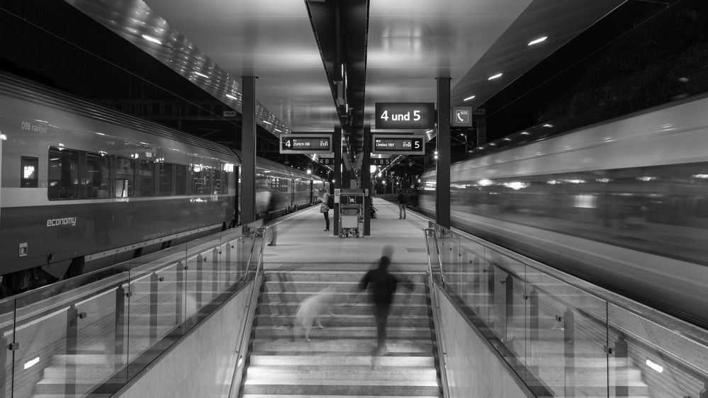 Am Bahnhof von DOKL