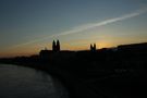 Die Elbe, der Dom, Kloster Liebe Frauen und die Grüne Zitadelle, Magdeburg im Abendrot von Kathrin Knabe