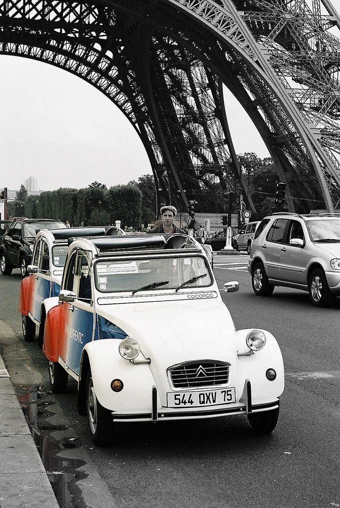 2CV in Paris