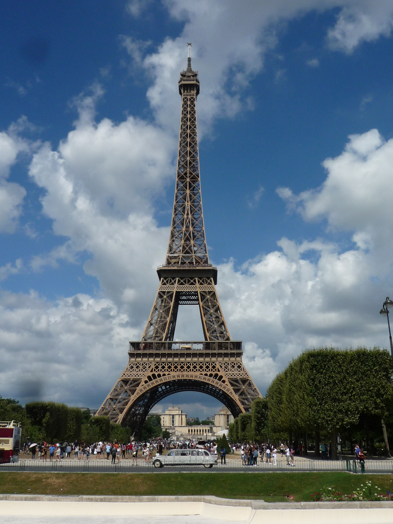 2cv Paris La Tour Eiffel