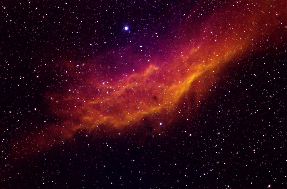 Kosmische Wolke NGC 1499: "Cumulus" und "Cirrus" in unserer Milchstraße von Dirk Peters - Astro- u. Naturfotografie
