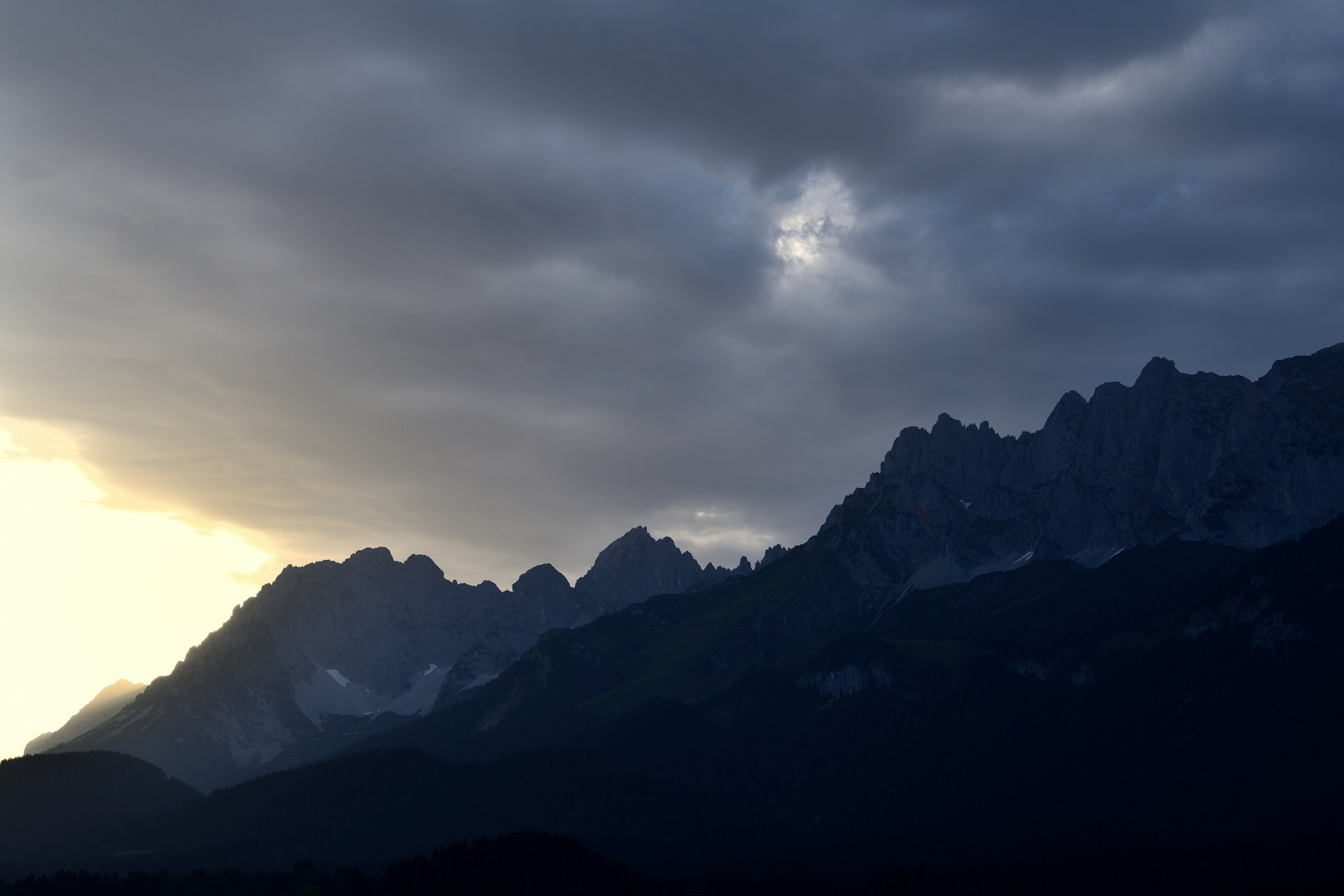 2_Da braut sich etwas zusammen am Wilden Kaiser.