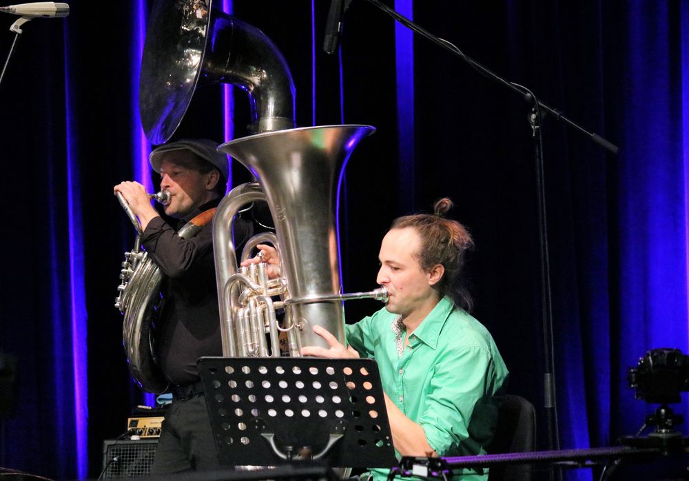 2mal TUBA JAZZ MK65 c21554col +9Fotos +Konzertnews Foto & Bild